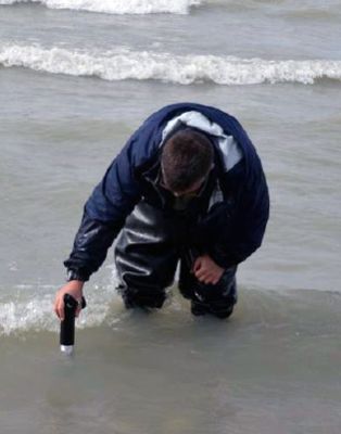 Ontario Ministry of the Environment surface water specialist Ryan Smith measures algae with a Bentho-Torch.